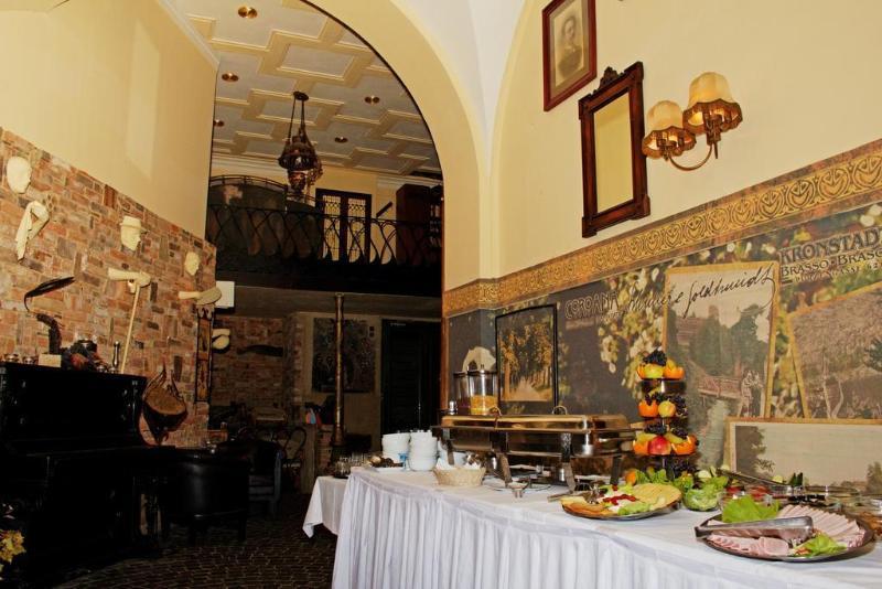 בראשוב Hotel Coroana מראה חיצוני תמונה
