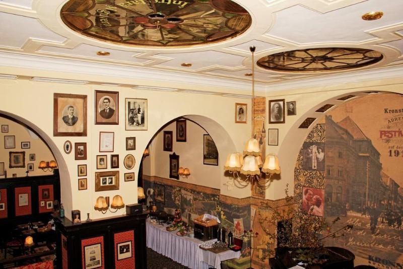 בראשוב Hotel Coroana מראה חיצוני תמונה