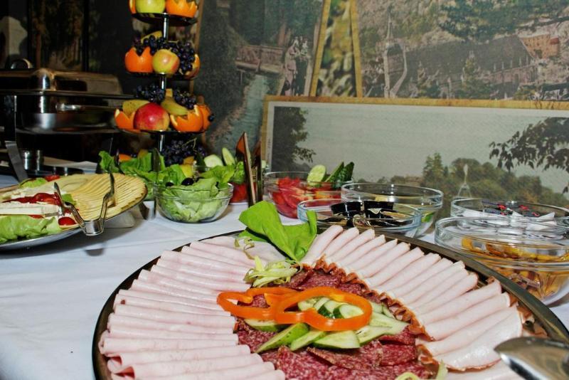 בראשוב Hotel Coroana מראה חיצוני תמונה