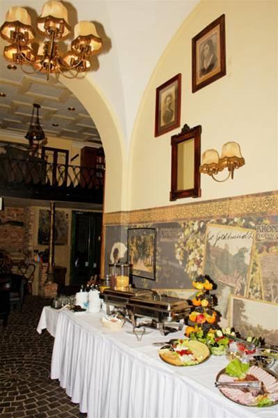 בראשוב Hotel Coroana מראה חיצוני תמונה